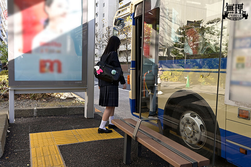 大量ぶっかけ路上凌● 痴●バスに計画乗車させられた美顔J〇が精液ぐちゃドロ羞恥下校 - サンプル画像 - 3