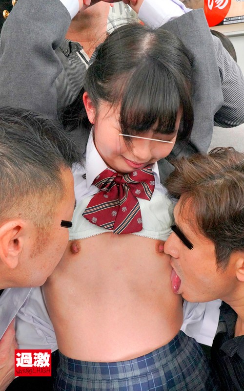 ちっちゃな女の子を囲んでネチネチ痴●する卑劣巨漢集団 - サンプル画像 - 10