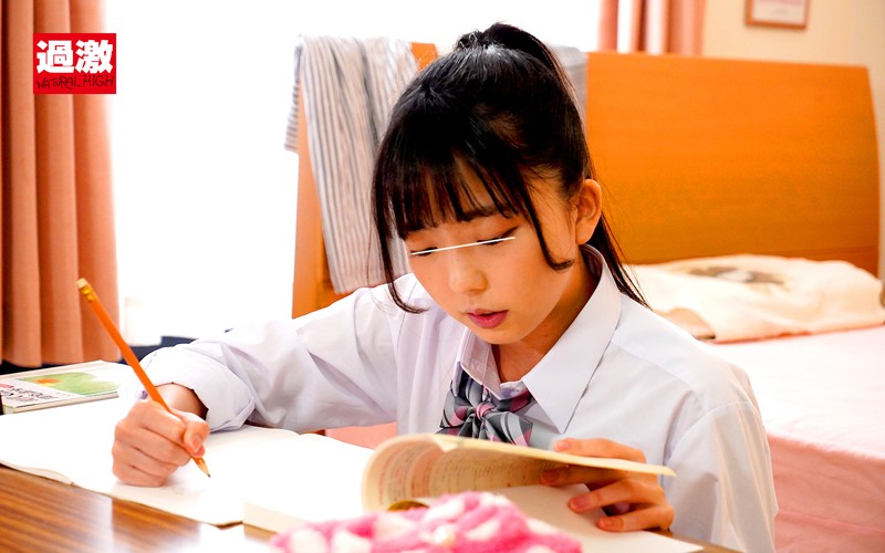 コンドームが脱げるほど媚薬でキツマンになった女子○生を無断で（ゴムごと）生ハメ - サンプル画像 - 15