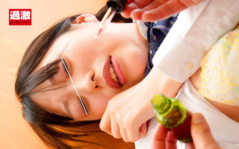 コンドームが脱げるほど媚薬でキツマンになった女子○生を無断で（ゴムごと）生ハメ - サンプル画像 - 3