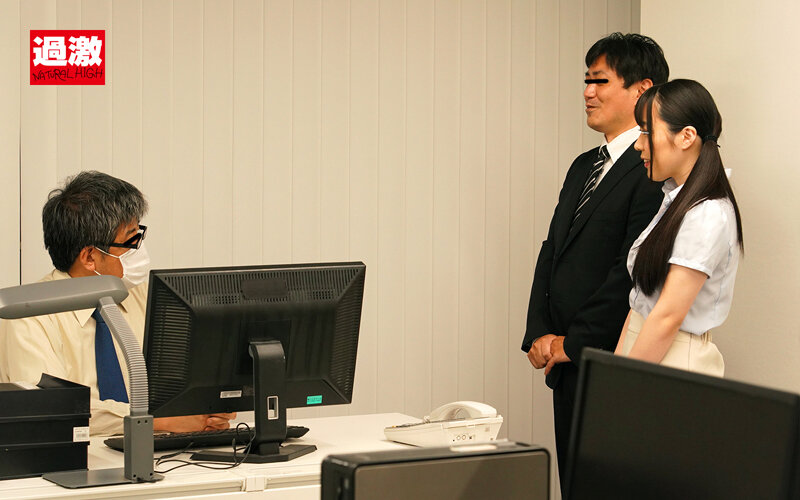 先輩と社内結婚したセフレを勤務中に呼び出し性処理させた中出しビデオ - サンプル画像 - 1