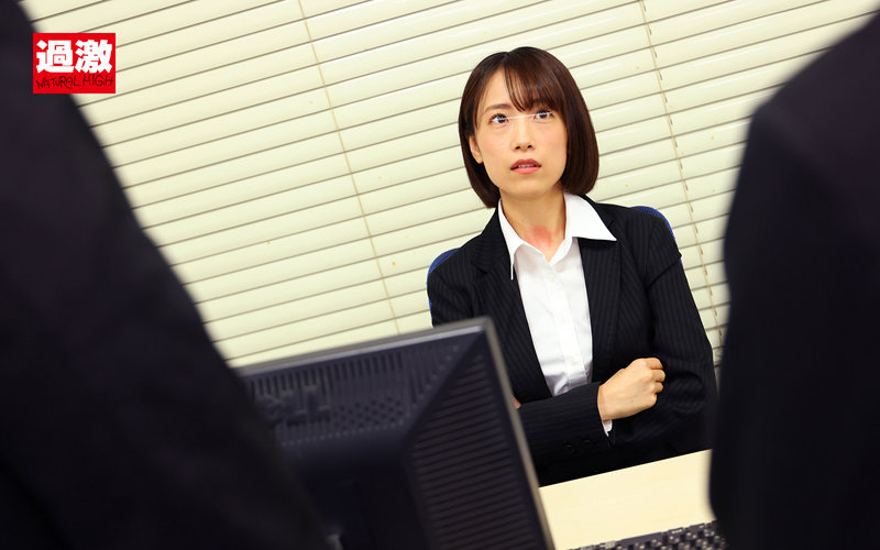 パンストM字拘束で部下たちに屈服するまで何度もイキ潮を吹かされた美脚女上司 - サンプル画像 - 1