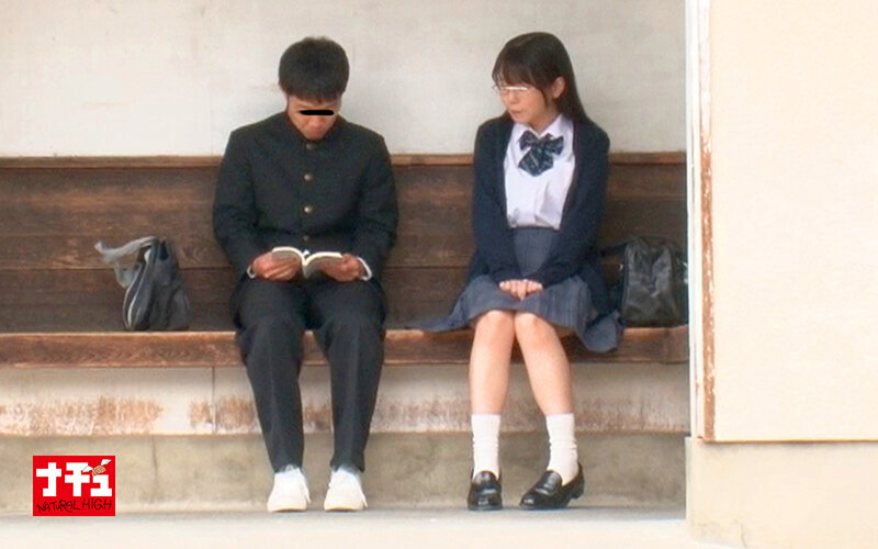 クラスで目立たないむっつりスケベ地味女子は密室に男の子を誘い連続射精させる変態少女 - サンプル画像 - 3
