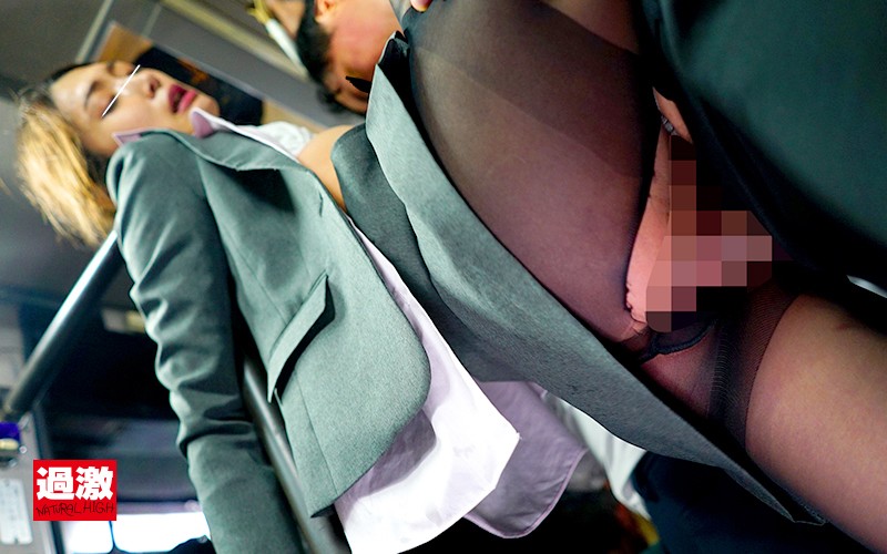 痴漢師にパンストの中で手マンされ濡れシミができるほどイキ潮を吹きまくる美脚女2 - サンプル画像 - 15