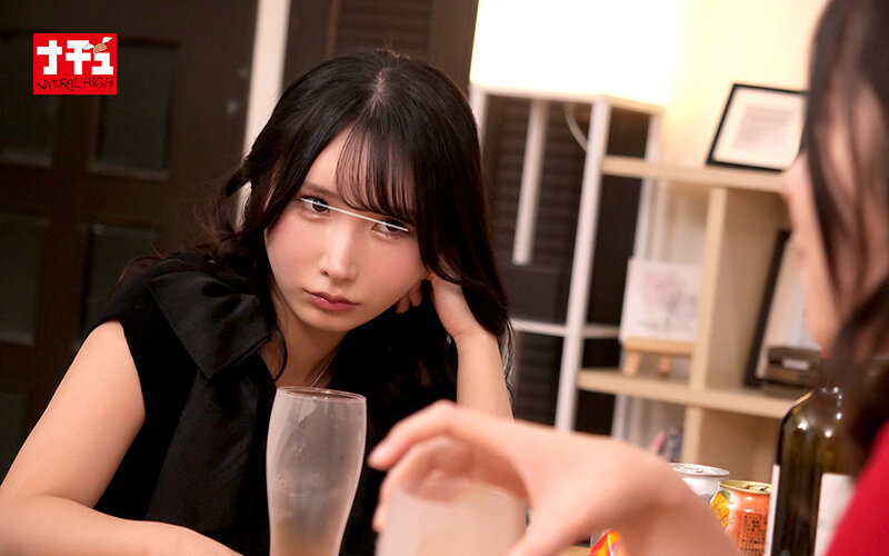 合宿の夜、こっそり布団の中で何度もイカセてレズに目覚めさせてしまった同級生に数年後…夫が近くにいるのに密着スロー乳首舐めでレズ返しされた私 - サンプル画像 - 13