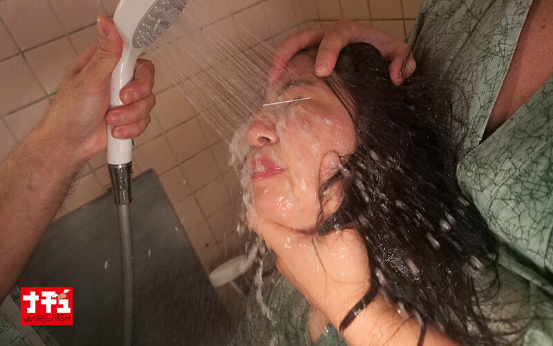 貸切風呂でイチャつく幸せ絶頂女を絶望に突き落とすNTR中出し映像 - サンプル画像 - 17