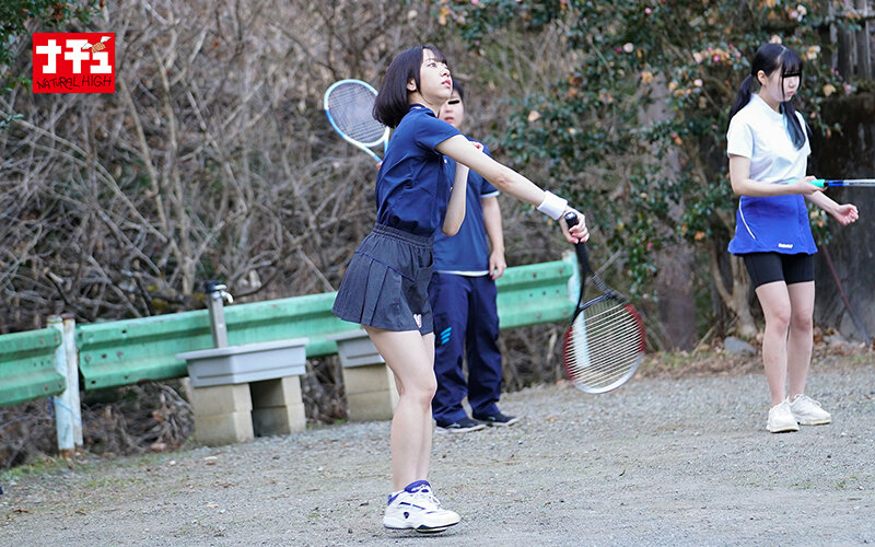 「おしっこ見るの好きなら舐めてみる？」野ションを覗かれた男を捕まえ飲尿クンニさせる運動部女子 - サンプル画像 - 9