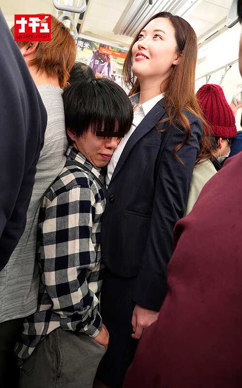 満員電車で巨乳を顔に押しつけからかっていたらウブ少年がエロガキに豹変！ちゅうちゅう乳首を吸いつかれ感じてしまった高身長女 - サンプル画像 - 15