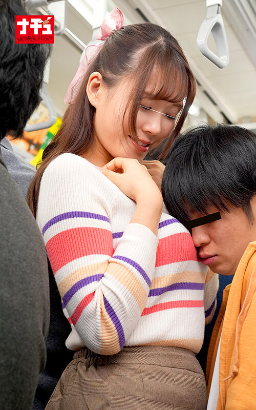 満員電車で巨乳を顔に押しつけからかっていたらウブ少年がエロガキに豹変！ちゅうちゅう乳首を吸いつかれ感じてしまった高身長女 - サンプル画像 - 3