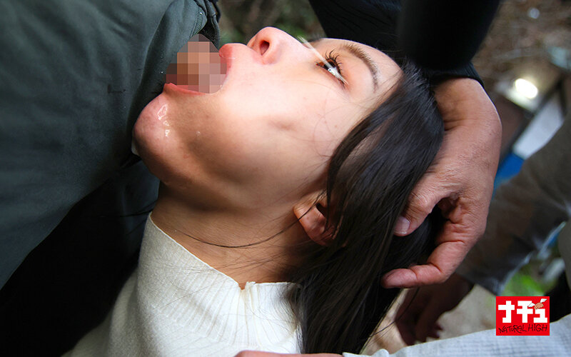 【某旅番組お蔵入り映像】旅ロケで田舎の性豪オヤジたちの体液たれ流し中出し肉便女に成り下がった美人レポーター（28） - サンプル画像 - 11