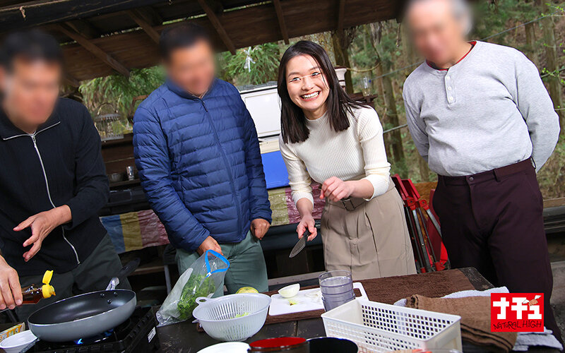 【某旅番組お蔵入り映像】旅ロケで田舎の性豪オヤジたちの体液たれ流し中出し肉便女に成り下がった美人レポーター（28） - サンプル画像 - 5