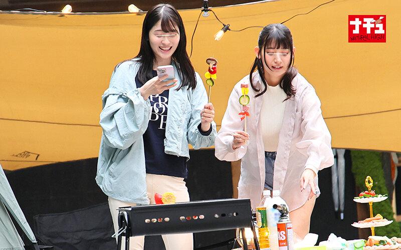 テントの中に連れ込まれた友達を助けれず2人同時にまわされた女子キャンパー3 - サンプル画像 - 12