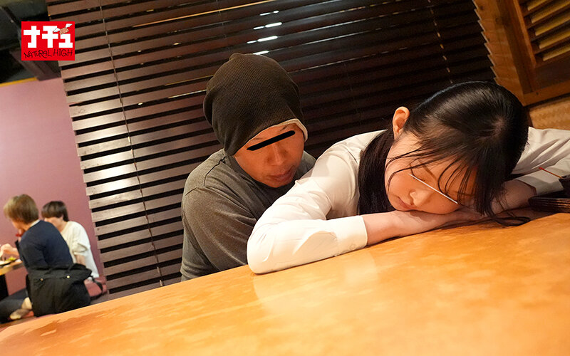 居酒屋羞恥 パンストの中で手マンされ濡れシミができるほどイキ潮を吹きまくる就活女子 - サンプル画像 - 15