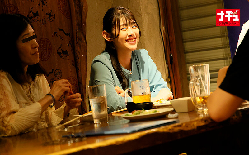 営業中の居酒屋でレズ店員にベロベロにさせられてこっそり手マンでお漏らしイキしまくる敏感女3 - サンプル画像 - 3