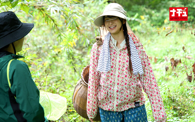 この集落では当たり前？！山道で迷った僕を助けてくれた親切な美女が‘お風呂入りますか’の感覚で「オマ〇コ挿りますか？」と優しく尋ね中出しさせてくれた - サンプル画像 - 3