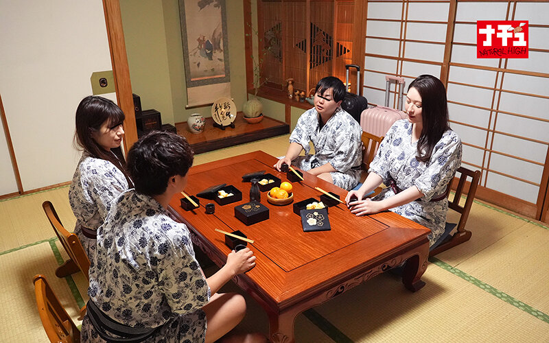 布団の中の密着ピストンでねっとり膣奥を突かれ夫に声をかけられずイキ堕ちた敏感妻は何度も絶頂を求める5 - サンプル画像 - 9
