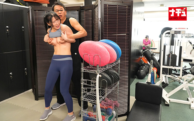 力ずくで挿れられたリモバイが抜き取れず痙攣ガニ股ザコまん化 トレーニング中にしつこく絡んでくるウザ男に狙われた敏感女 - サンプル画像 - 4