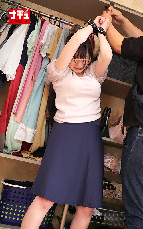 乳首だけで失禁イキするまで垂乳放置 イッた直後の敏感マ○コを即ハメされ痙攣アクメが止まらない巨乳女 推定Iカップ素朴女 - サンプル画像 - 4