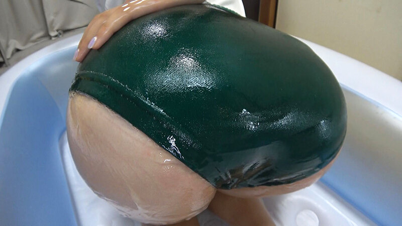 真白みのり ムチムチ美尻 神ブルマ 美少女やぽっちゃり娘らにピチピチブルマ＆体操着を着せ、ハミパン、ムレムレワレメを毛穴まで見えるほどの超ドアップ接写！さらに尻コキ、着衣お漏らし放尿やブルマぶっかけ等ブルマ好きに送る完全着衣フェチAV - サンプル画像 - 5