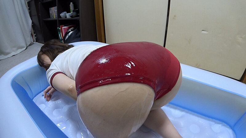 音琴るい ムチムチ美尻 神ブルマ 美少女やぽっちゃり娘らにピチピチブルマ＆体操着を着せ、ハミパン、ムレムレワレメを毛穴まで見えるほどの超ドアップ接写！さらに尻コキ、着衣お漏らし放尿やブルマぶっかけ等ブルマ好きに送る完全着衣フェチAV - サンプル画像 - 11