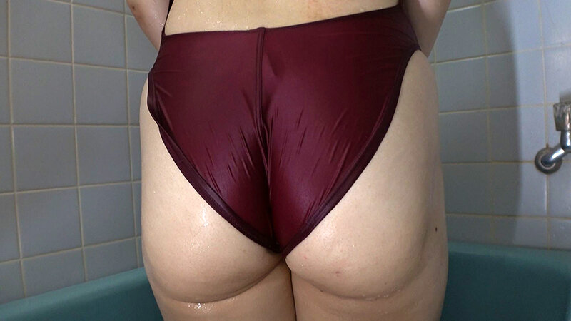 美波汐里 濡れてテカってピッタリ密着 神競泳水着 可愛い女子の競泳水着姿をじっとりと堪能！着替え盗撮から始まり貧乳から巨乳にパイパン、ハミ毛、ジョリワキ等のフェチ接写やローションソーププレイや競泳水着ぶっかけ等を完全着衣で楽しむAV - サンプル画像 - 9
