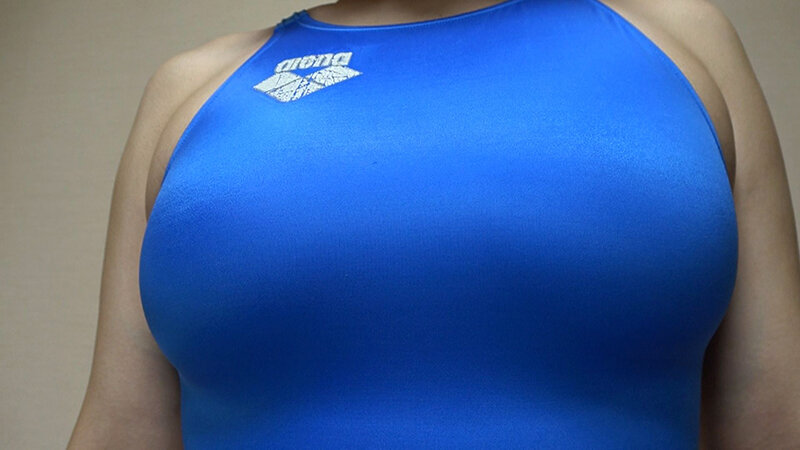 雨宮凛 濡れてテカってピッタリ密着 神競泳水着 可愛い女子の競泳水着姿をじっとりと堪能！着替え盗撮から始まり貧乳から巨乳にパイパン、ハミ毛、ジョリワキ等のフェチ接写やローションソーププレイや競泳水着ぶっかけ等を完全着衣で楽しむAV - サンプル画像 - 3