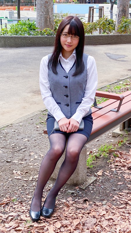 神メガネOL 宮沢ちはる 眼鏡OLスーツの美脚を包んだ生ナマしいパンストを完全着衣でムレた足裏からつま先を味わい尽くす！時には顔騎や足コキ、時には中出し、時にはお尻にコスってぶっかけとやりたい放題！発情させられた女の変態調教絶頂プレイを楽しむフェチAV - サンプル画像 - 2