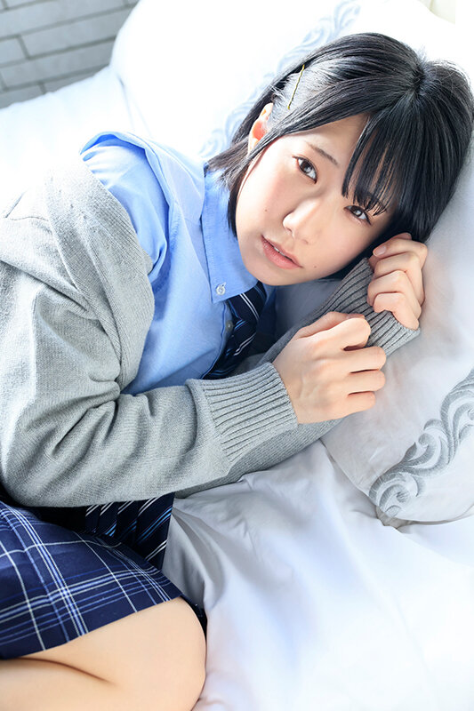 エッチが気持ちいいと上からも下からも自ら腰をくねらせちゃう…！？足痙攣早漏イクイク女子校生と性感開発デート。生まれて初めての中出し体験。 柊ゆうき - サンプル画像 - 1