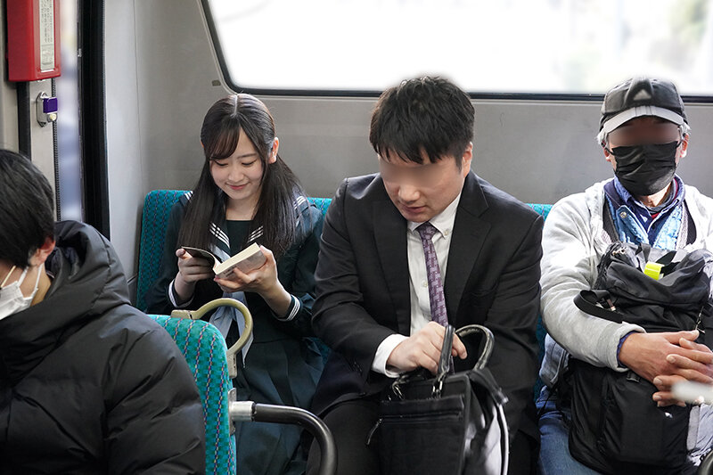 目を覚ましたら、隣の女子校生が俺の疲れマラを優しくフェラしてくれてた。 - サンプル画像 - 1