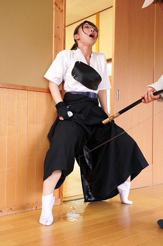 まさかこんなけなげなひよこ女子が…媚薬を盛られ理性完全崩壊！！ところかまわず異物オナニー！イキ漏らしアクメ！！ 4 ＜部活中のスポーツ女子編＞ - サンプル画像 - 16
