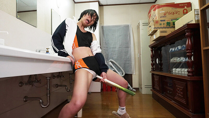 まさかこんなけなげなひよこ女子が…媚薬を盛られ理性完全崩壊！！ところかまわず異物オナニー！イキ漏らしアクメ！！ 4 ＜部活中のスポーツ女子編＞ - サンプル画像 - 9