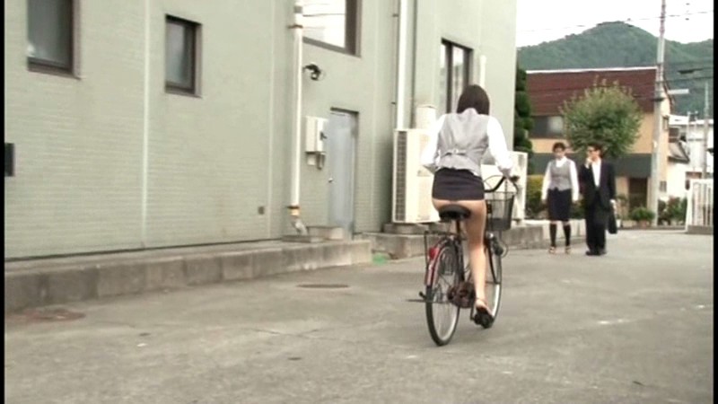 超ミニスカ半ケツ羞恥 スーパーマイクロミニで派遣OLのお仕事 - サンプル画像 - 7
