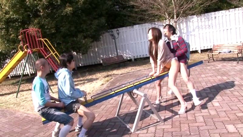 奇跡の確率で起きた近親相姦ハプニング 偶然息子のチ○ポが挿さって感じちゃったママ 2 - サンプル画像 - 1