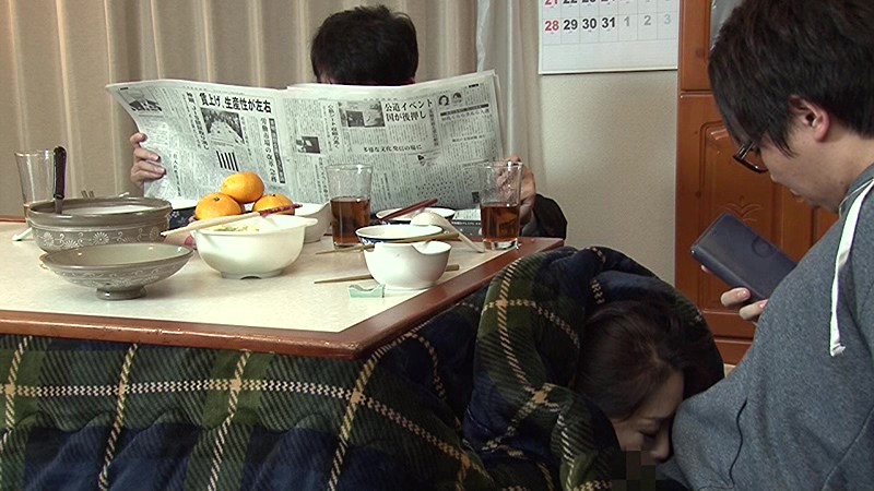 母親と息子がコタツでこっそり近親相姦ゲーム3 - サンプル画像 - 5