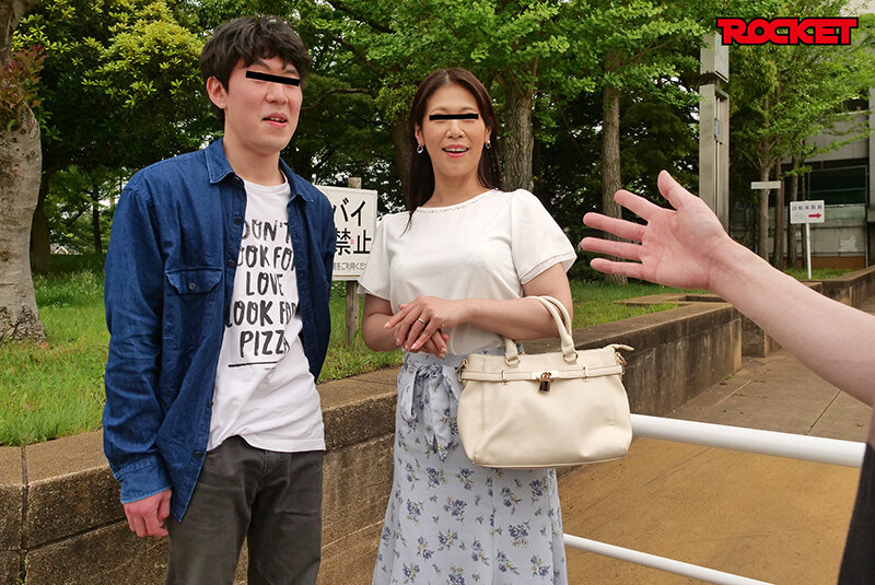 母親のドスケベフェラで射精我慢できたら賞金100万円 暴発したら近親相姦罰ゲーム - サンプル画像 - 1