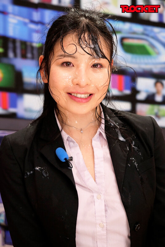 ROCKET17周年記念ユーザーリクエスト祭り もしもTVの中に自由に飛び込んでブッカケできたら… 女子アナに顔射！リメイク どんな汚い顔になってもガマンしながら笑顔で生放送 - サンプル画像 - 13