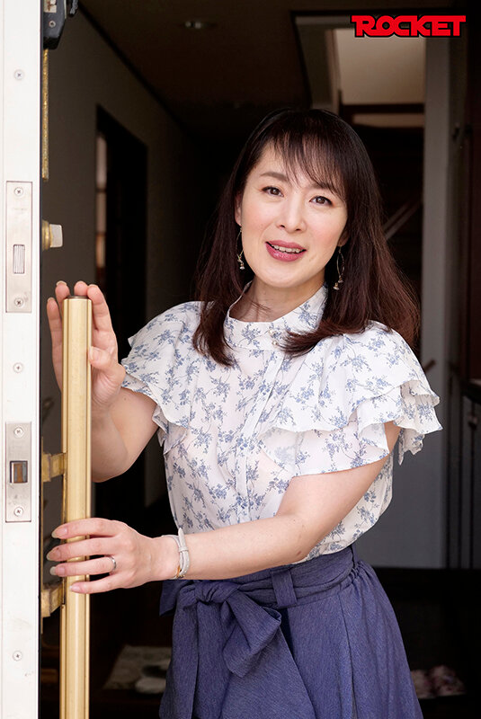 AVで息子とヤッちゃったアノ美人ママの自宅を14年ぶりに訪問 美人ママ相川さんのシン近親相姦生活2026 - サンプル画像 - 1