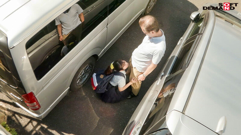 痴●オヤジの太い指でビクビク体を震わせて敏感反応。ふたりっきり通学電車ゾッコン中出し 空野きら - サンプル画像 - 15