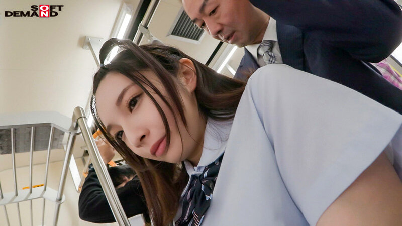 痴●オヤジの太い指でビクビク体を震わせて敏感反応。ふたりっきり通学電車ゾッコン中出し 空野きら - サンプル画像 - 5