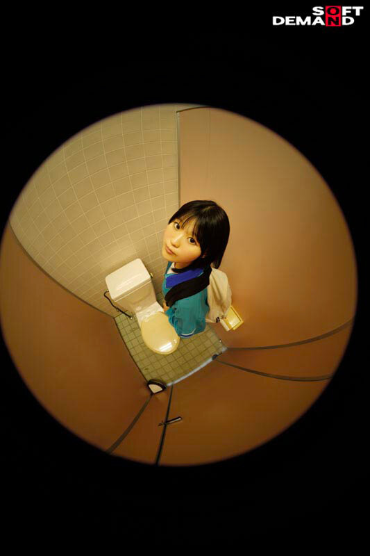 SNSで出会ったクズ男にハマった結果、公衆トイレでさくっとヌくための肉おナホ要員にされた18歳の記録映像。最終的に都合のいいように扱われ続けて涙目になるまでマワしつくされる。 寺川ねね - サンプル画像 - 2