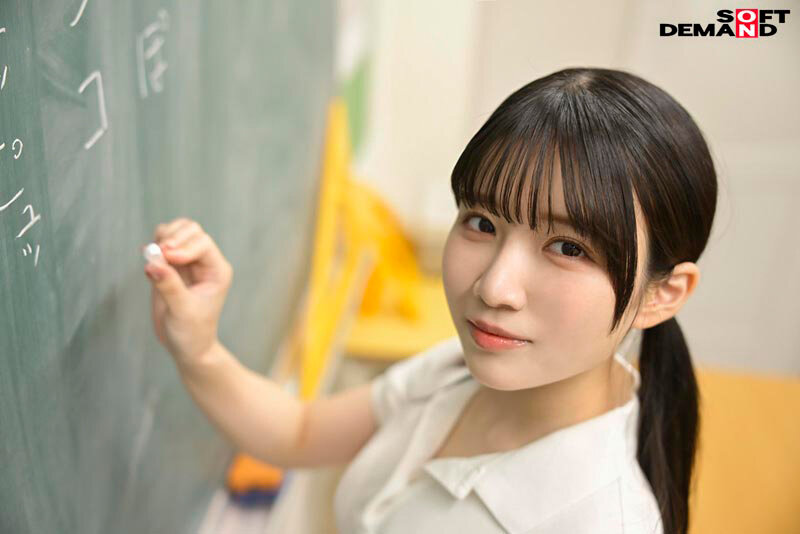 18歳淫語レッスン 明るく元気な笑顔が真っ赤っか！ずっとカメラ目線でおぢさんに無理くり恥ずかしいこと言わされちゃった 南あいり - サンプル画像 - 13