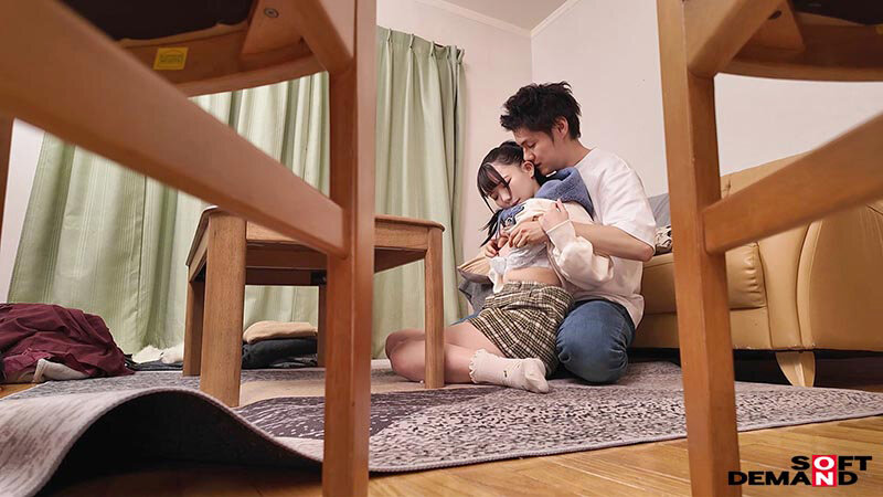 お掃除ロボットにカメラをつけて娘を見守っています。お掃除ロボットに仕掛けたカメラは放課後の我が家でSEX三昧のヤリチンと娘のハダカを記録していた。 南日菜乃 - サンプル画像 - 4