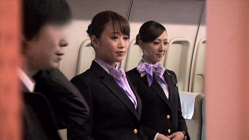 「制服・下着・全裸」でおもてなし またがりオマ○コ航空 - サンプル画像 - 1