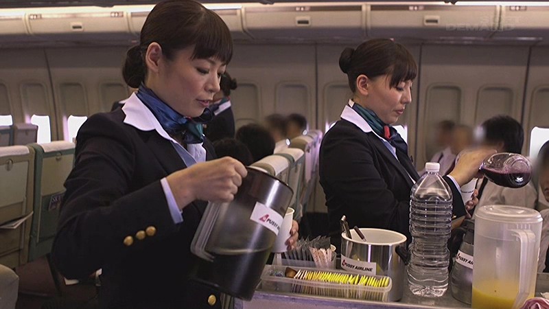 「制服・下着・全裸」でおもてなし またがりオマ○コ航空 7 密着騎乗位で、たっぷり射精も味わえる極上客室サービス - サンプル画像 - 1