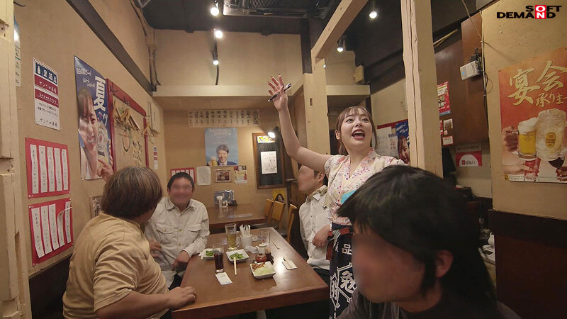 たった千円で超ペロペロに…？！ 早い・安い・ヌきまくりで話題の即尺ヌキありセンペロ酒場に密着！ SODstar×SENZ 小倉由菜 - サンプル画像 - 2