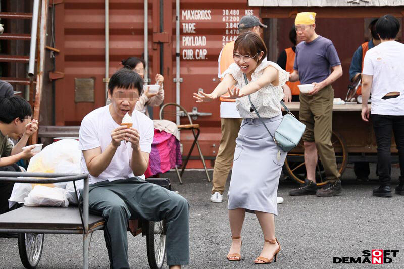 時間を止められる女は実在した！ 真面目すぎる地味OLはくっさいチ×ポが大好きだった！特殊性癖ザーメン搾取後、おしっこマーキング！編 宍戸里帆 - サンプル画像 - 4