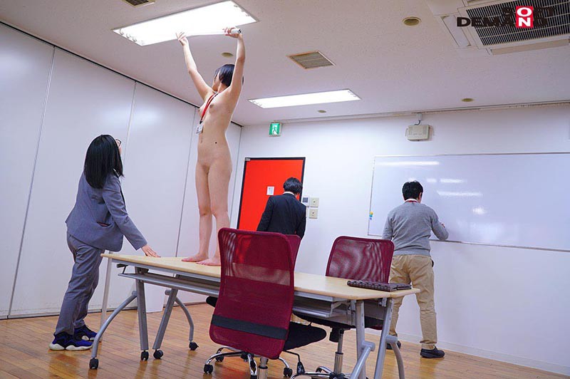 1週間全裸業務で羞恥心を克服！一回りも二回りも成長した浅井心晴の公開羞恥SEX - サンプル画像 - 7