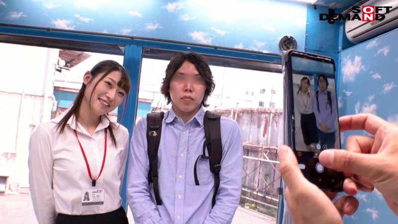 マジックミラー号ユーザー様体験乗車会で宣伝部の中山琴葉が真心こめてアテンド！男優気分のユーザー様方を止められない中山ちゃんはタジタジのまま中出し祭りに突入！ - サンプル画像 - 3