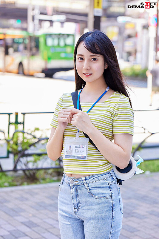 制作部入社2年目 アシスタントディレクター 森川ちゃん 妹がよく来る本人自宅にガチ潜入！いつも生活してるリビングで！ベッドで！いっぱいSEX撮らせてもらいました！ 森川玉緒 - サンプル画像 - 2