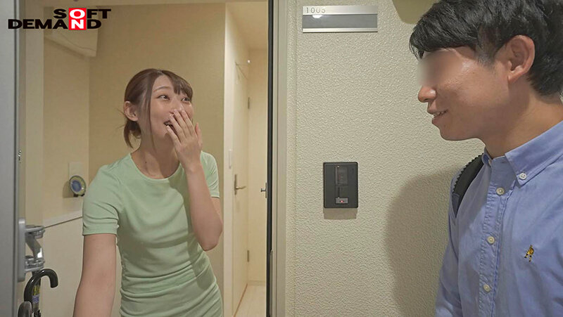 SOD女子社員中山琴葉 ユーザー様からのリクエストにお応えして痴女プレイに挑戦！自宅に突撃訪問されて困惑しながらも反応のいいM男を見て楽しくなって1泊2日責めまくる！ - サンプル画像 - 6
